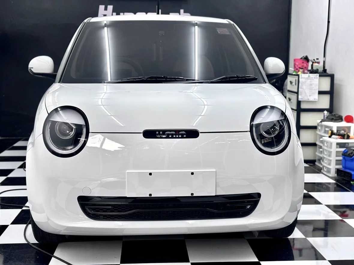 รถ EV สีขาวเงาวับหลังเคลือบแก้ว HyperLab ขอนแก่น