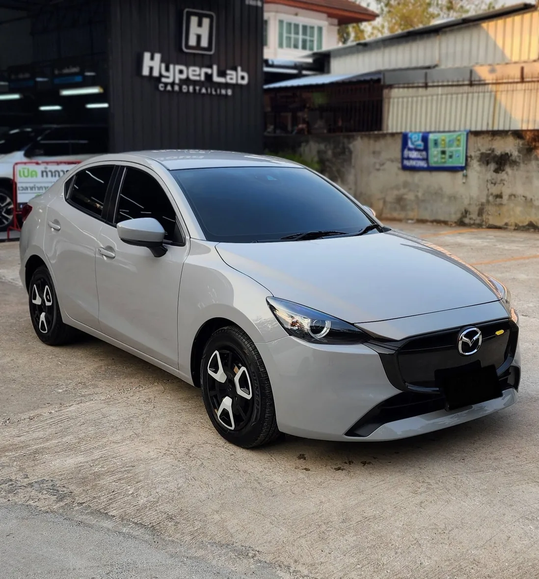 ดีเทลลิ่งภายในรถในสตูดิโอ HyperLab ขอนแก่น