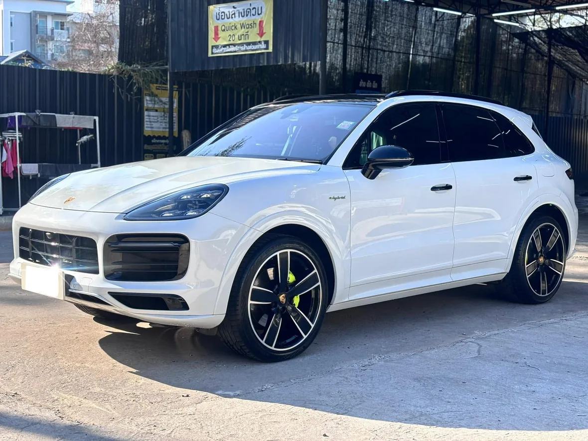 ล้างรถหรู Porsche Cayenne สีขาว HyperLab ขอนแก่น