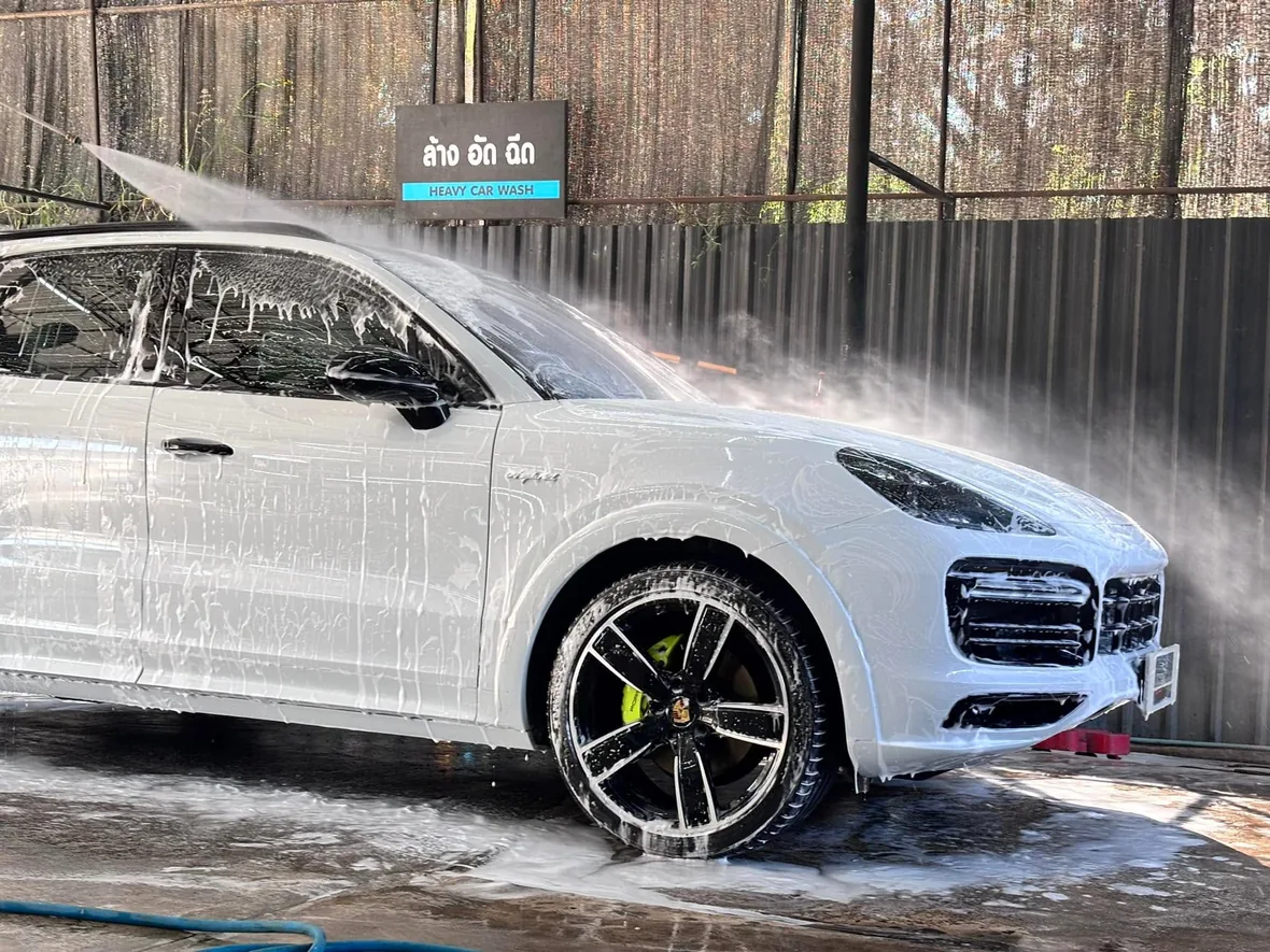 ล้างโฟม snow foam รถ Porsche Cayenne HyperLab ขอนแก่น