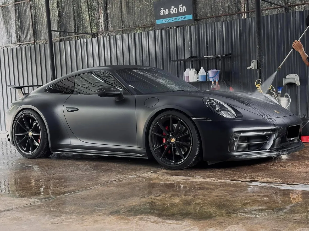 ล้างรถสปอร์ต Porsche 911 สีดำด้าน HyperLab ขอนแก่น